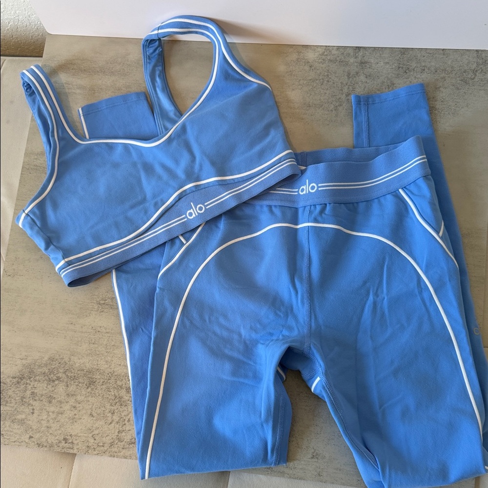 ALO Yoga Blue and White Set